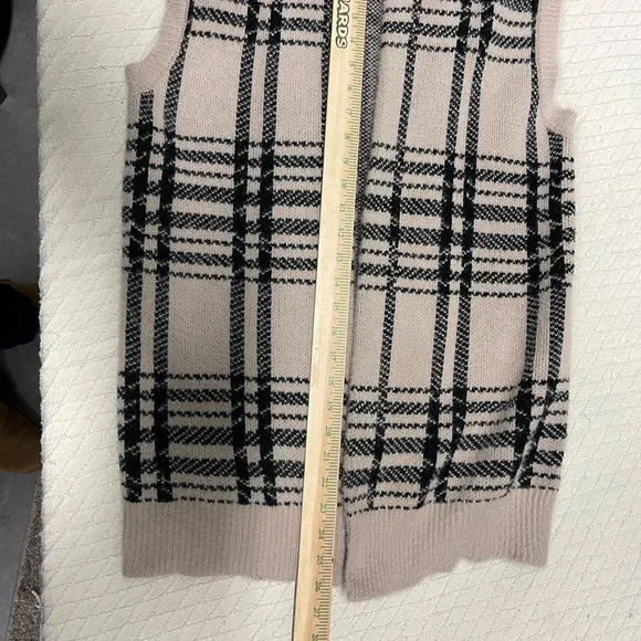 William Rast Cream and Black long Knit Vest - Picture 4 of 5